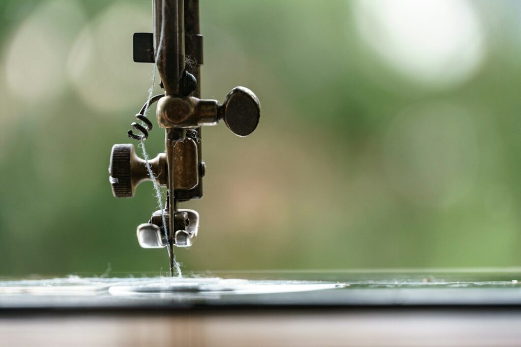 atelier de couture artisanal engagé pour la durabilité du textile